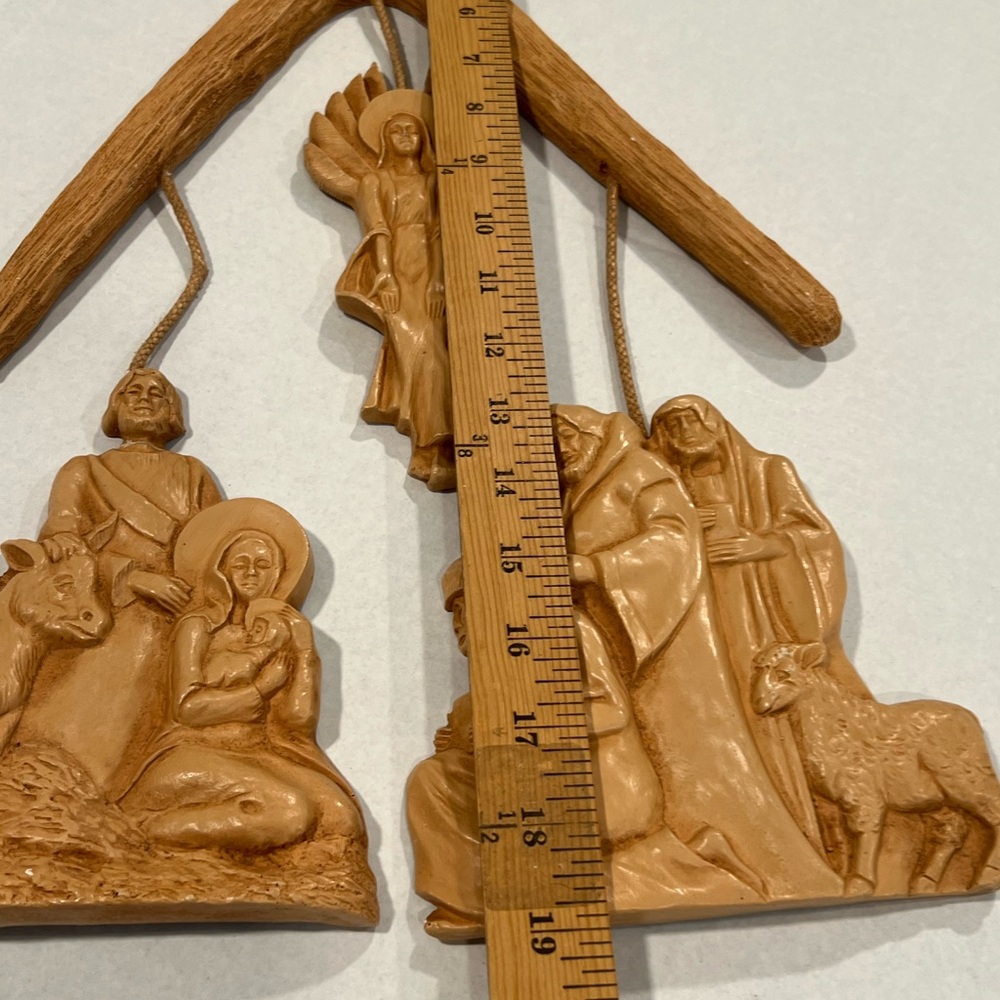 Holy Family Nativity Wall Hanging Christmas Decoration BeigePlastic Resin FLAWED